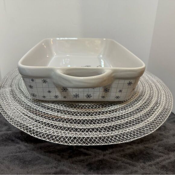 Disney Mickey Minnie Mouse Holiday Sketchbook Casserole/Baking/Serving Dish NWT - Picture 6 of 10